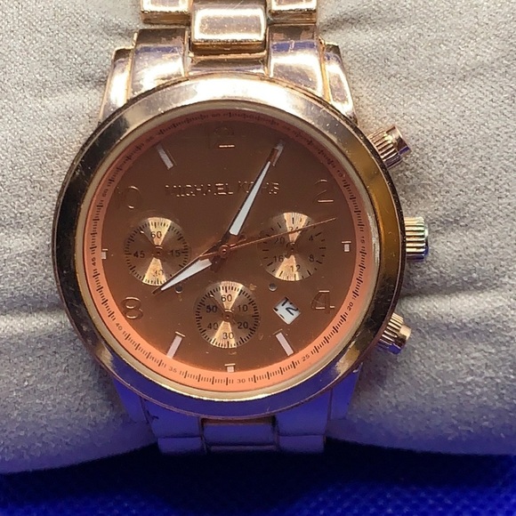 Michael Kors Layton Chronograph in rose gold - Picture 1 of 7
